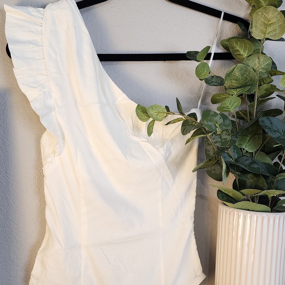 Elegant White Ruffle Sleeve Top